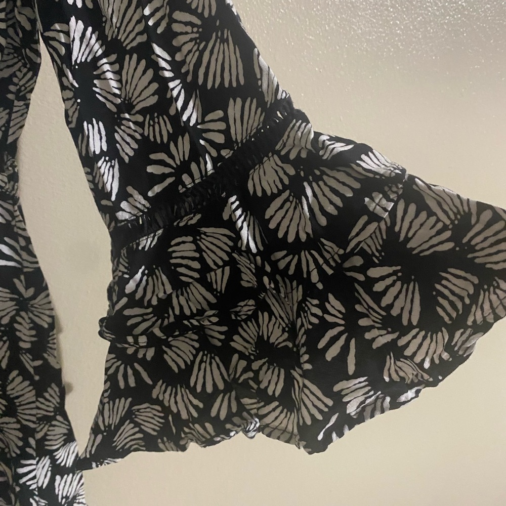 Blue Island Black and White Leaf Print Dress - Picture 2 of 5
